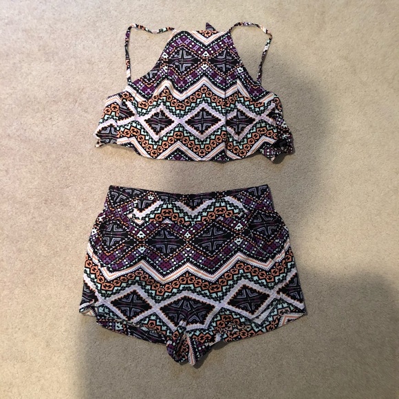 Express matching set. - shorts and crop top - Picture 1 of 4